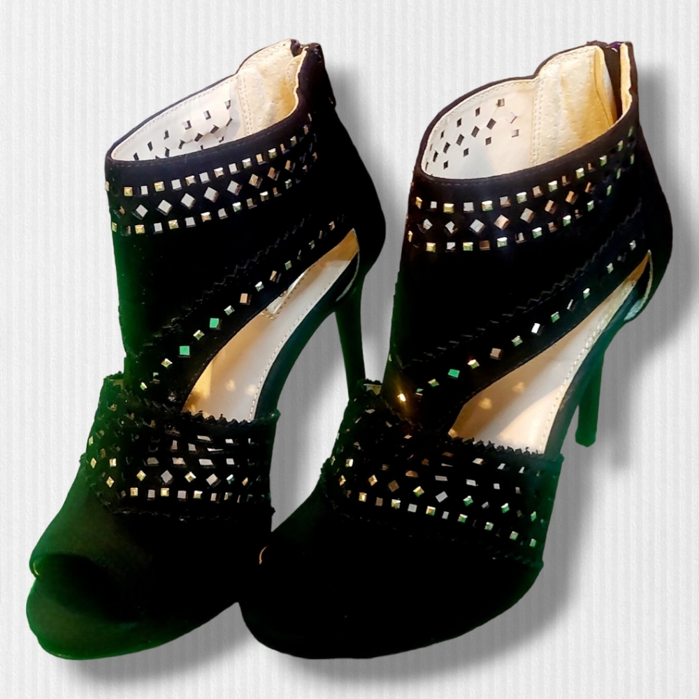 Jennifer Lopez | Sweet Gum | Black Cutout High Heel Shoes | Size 6.5 Medium |
